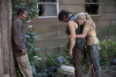 walking dead season 10 ep4|daryl and beth.